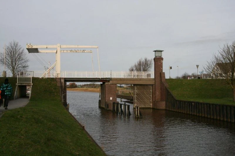 Klappbrücke am Hafen