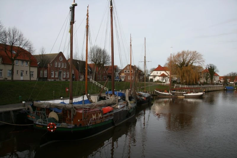 Museumshafen mit historischen Schiffen